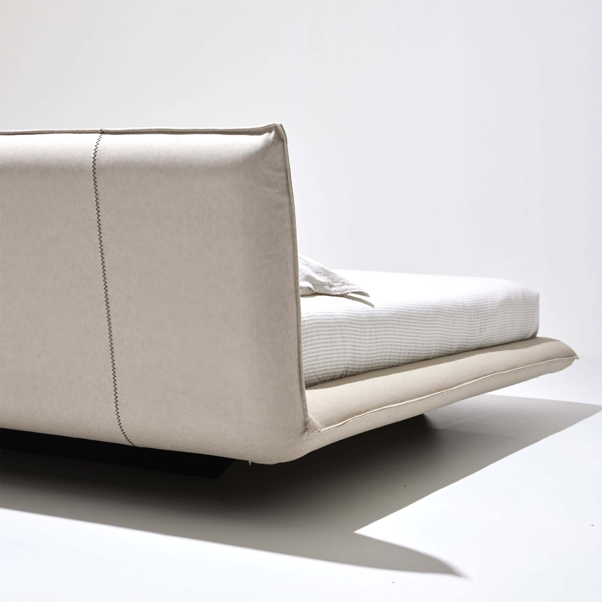 Lit rembourré design Alto Volo 0003